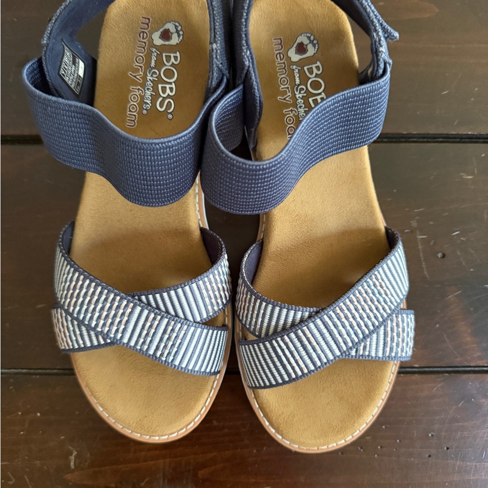 Skechers Navy sz 7 Sandals with memory foam sole and Velcro ankle strap